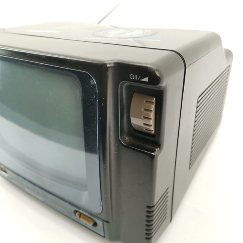Roadstar portable vintage 1990 television used, functional