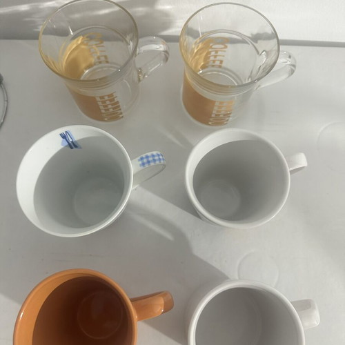 Set of 6 mugs and 1 coaster