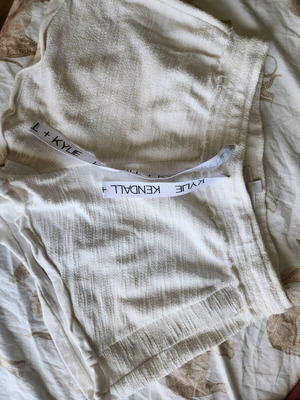Kendall + Kylie shorts new, women's size L unworn