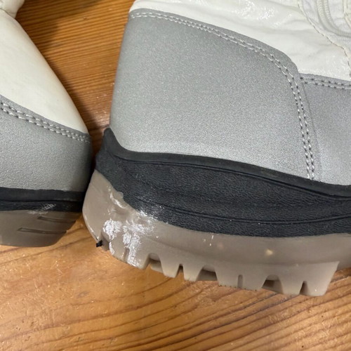 Waterproof boots with fur new, size 41, white