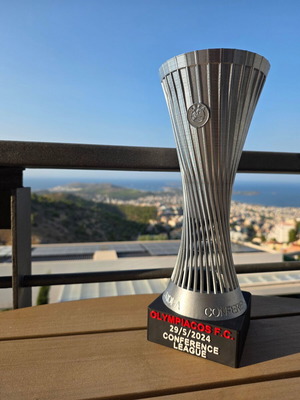 Olympiacos UEFA Conference League cup 30cm with a free keychain