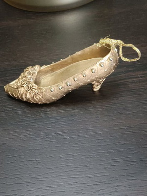 Shoe ornament like new