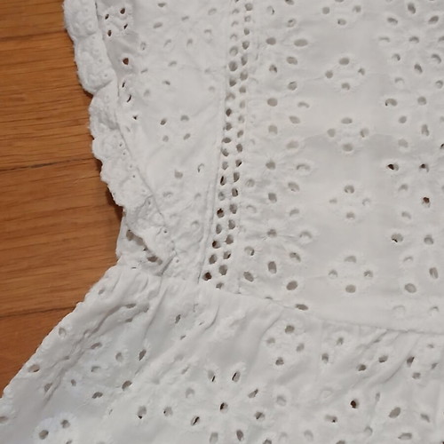 Nadia Summerwear white broderie blouse with ruffles on shoulders size small like new