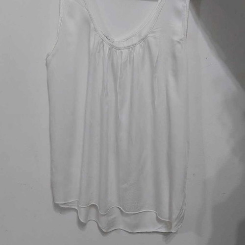 Set of 2 complete used outfits with pants and tops