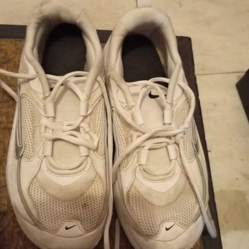 Nike women's athletic shoes used, size 38.5, white