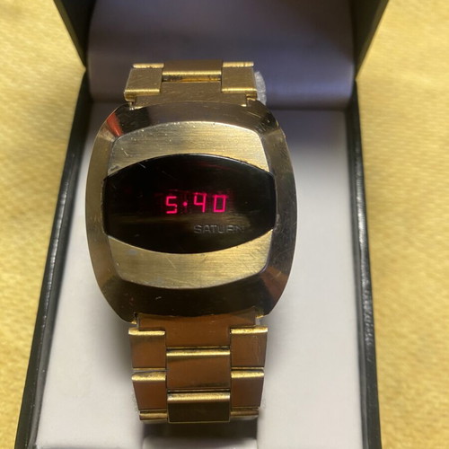Ρολόι Saturn solid state LED quartz vintage μεταχειρισμένο, χρυσαφί
