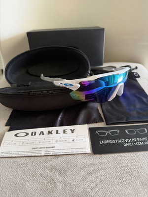Γυαλιά ηλίου Oakley μεταχειρισμένα, μοντέλο 10070, γκρι