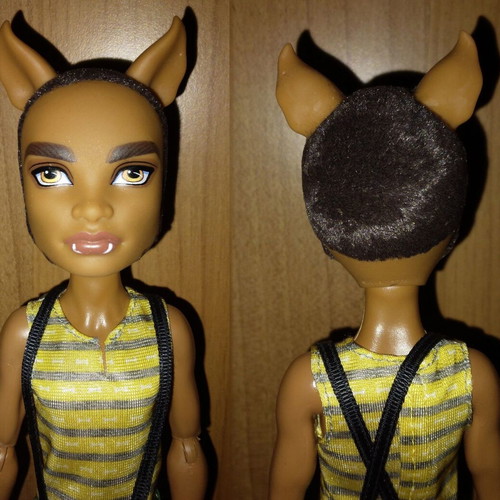 Monster High Scarnival Clawd Wolf doll like new, complete