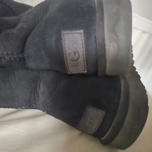 Ugg boots size 39 black like new