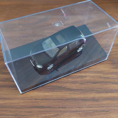 Volkswagen Golf V collectible model scale 1:43 like new