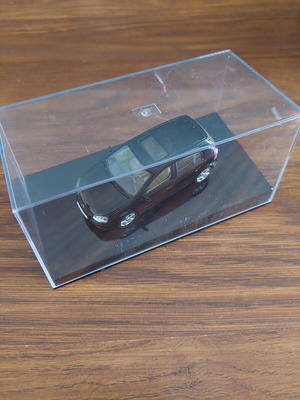 Volkswagen Golf V collectible model scale 1:43 like new