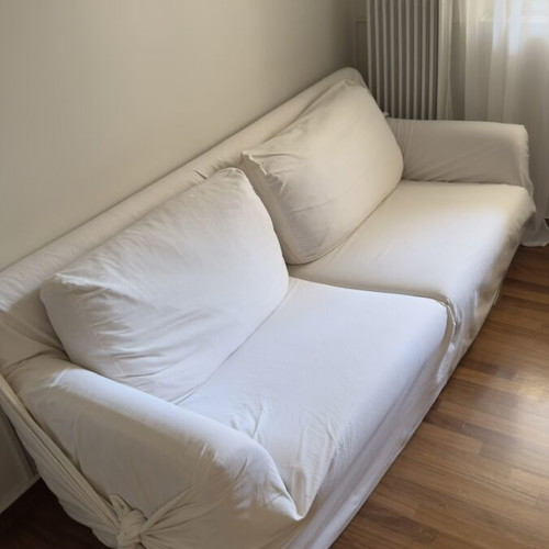 Three-seater sofa with solid wood frame