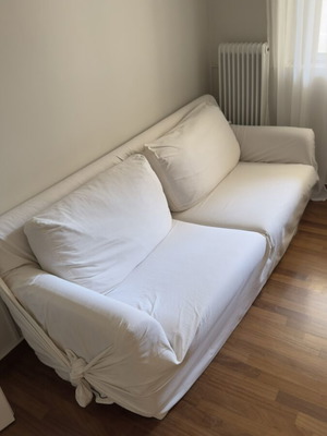 Three-seater sofa with solid wood frame