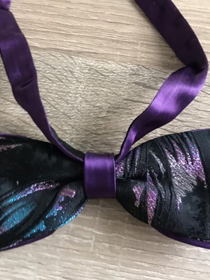 Purple bow tie unused