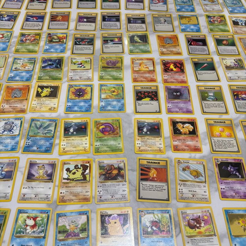 Mega Vintage Pokemon Pack new, 900 cards with albums and deck box