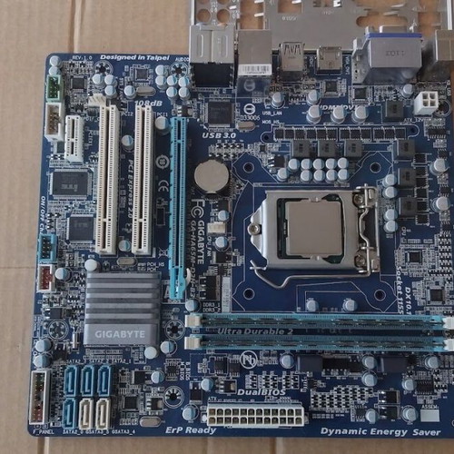 Gigabyte GA-HA65M-D2H-B3 motherboard with Intel Core i5-2400 CPU and fan