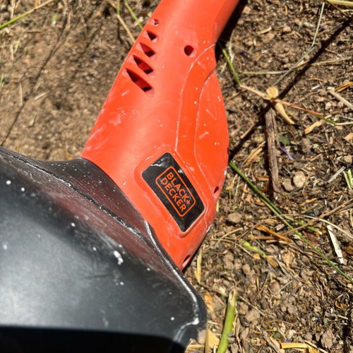 Black and Decker string trimmer like new, without string