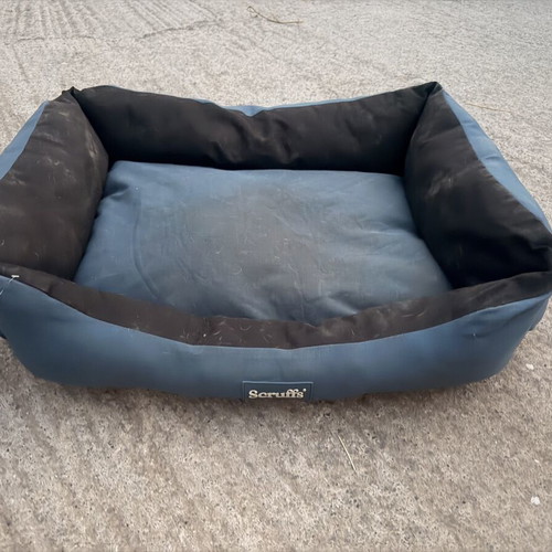 Scruffs Expedition Waterproof Dog Bed XL 90x70cm used, navy blue