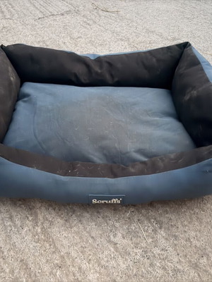 Scruffs Expedition Waterproof Dog Bed XL 90x70cm used, navy blue