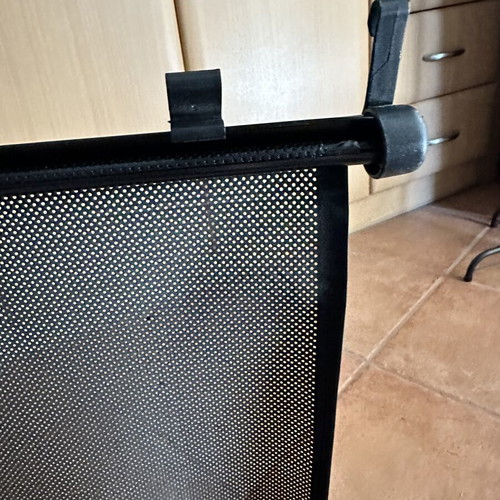 Car Sunshades like new, set of 2 for side windows