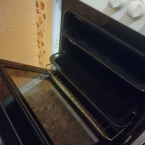 Hagen kitchen stove used with 2 trays and grill
