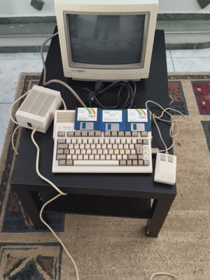 AmigaA600HD like new with monitor, mouse and games fully functional