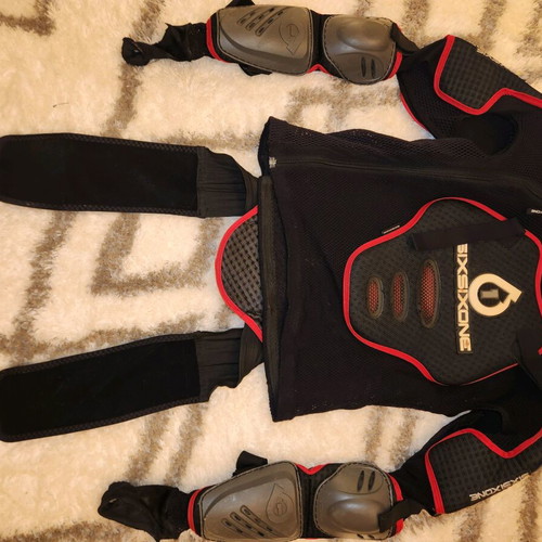Sixsixone motorcycle protective vest used, size Medium