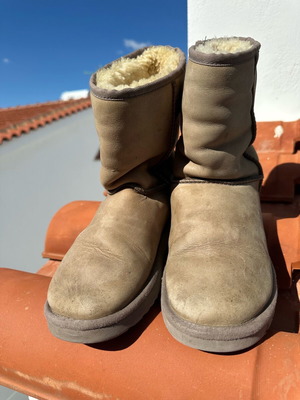 Ugg boots used size 38, gray leather with real fur