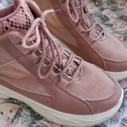 Pink athletic ankle boots like new, size 40 with snake print