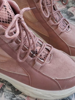 Pink athletic ankle boots like new, size 40 with snake print