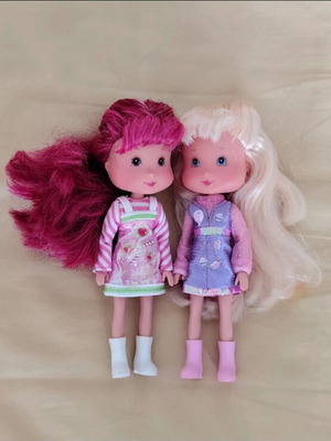Strawberry Shortcake dolls used, set of two from 2006