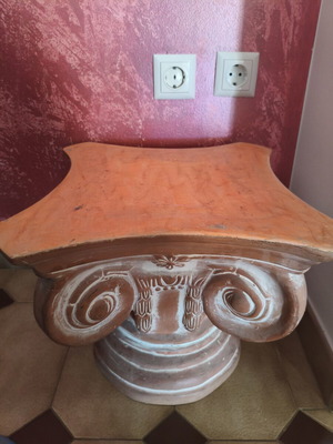 Pair of handmade Ionic ceramic capitals like new, large 40×40×33 cm