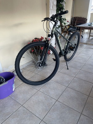 Ballistic Bicycle like new with disc brakes and front suspension