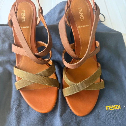 Fendi sandals size 40 new, brown and green platform