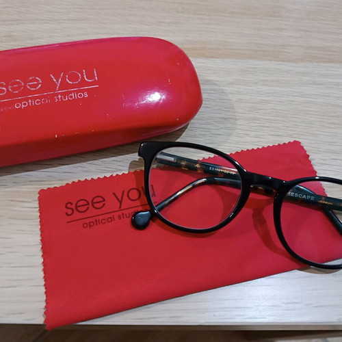 Escape Eyewear myopia glasses like new with case and cleaning cloth
