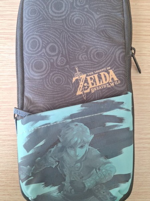 Nintendo Switch case The Legend of Zelda Breath of the Wild like new