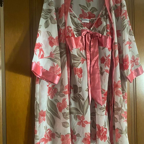 Mystico nightdress and robe set like new, white and pink, size S