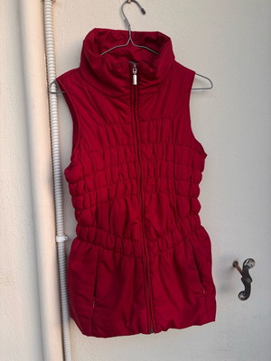 Red vest used, size S