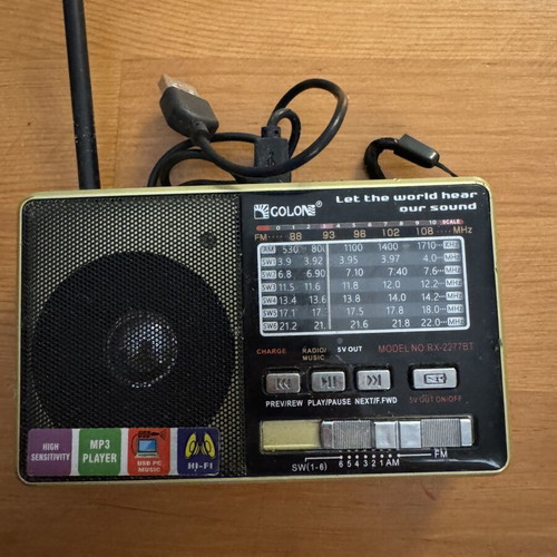Golon RX-2277BT radio used with FM/AM/SW, MP3 player, USB, torch, solar charging