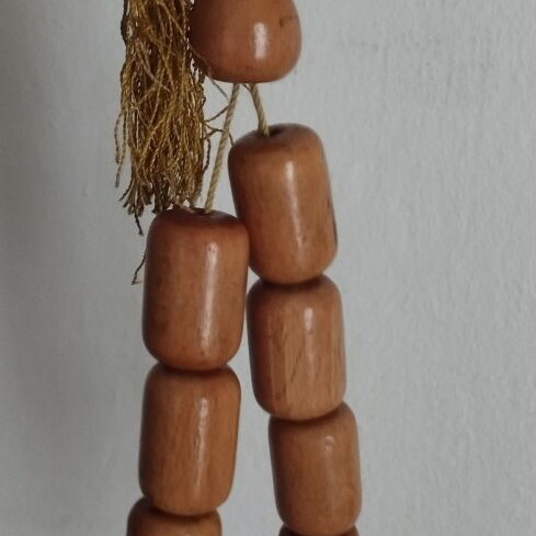 Vintage wooden giant wall komboloi 54cm with 11 heavy barrel beads, like new