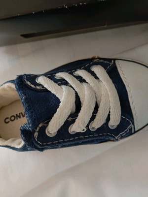 Converse παπούτσια αγκαλιάς σαν καινούργια με σκρατς, με το κουτί τους