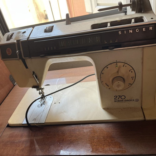 Singer Bobina Magica 270 sewing machine used with cabinet