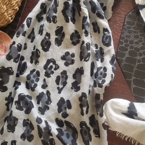Matt scarf white, black, grey colors 175x80cm like new