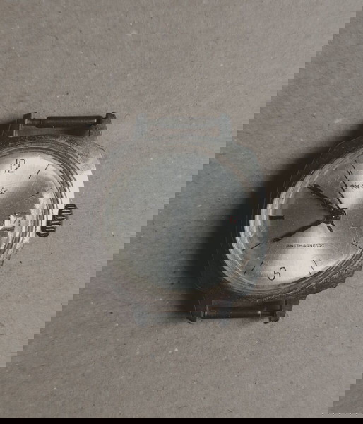Ρολόι "RUHLA", ANTIMAGNETIC. Λείπει το λουράκι. Δεν λειτουργεί.