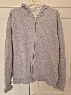 Benetton gray hoodie jacket like new, size L