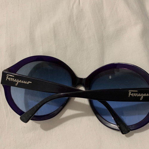 Salvatore Ferragamo sunglasses like new, black