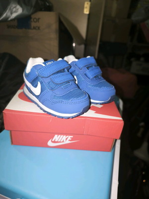 Nike baby shoes No 18.5 like new with box
