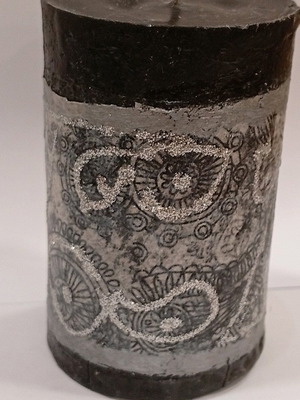 Handmade decorative candle with lavender scent and glitter