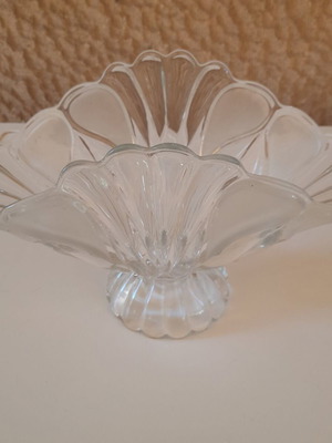 Glass fruit bowl used in good condition