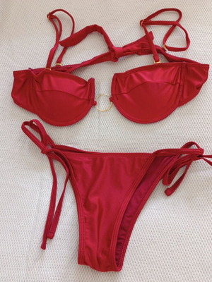 Red bikini top with underwire like new, size S